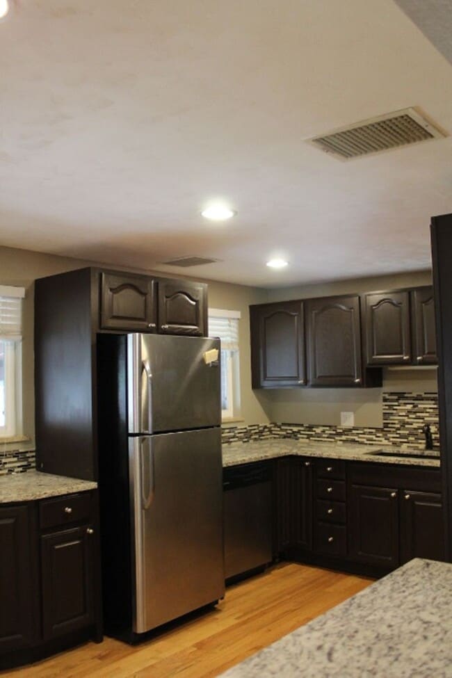 Building Photo - Splendid 3 bedroom/ 1 3/4 bath Ranch in Ha...