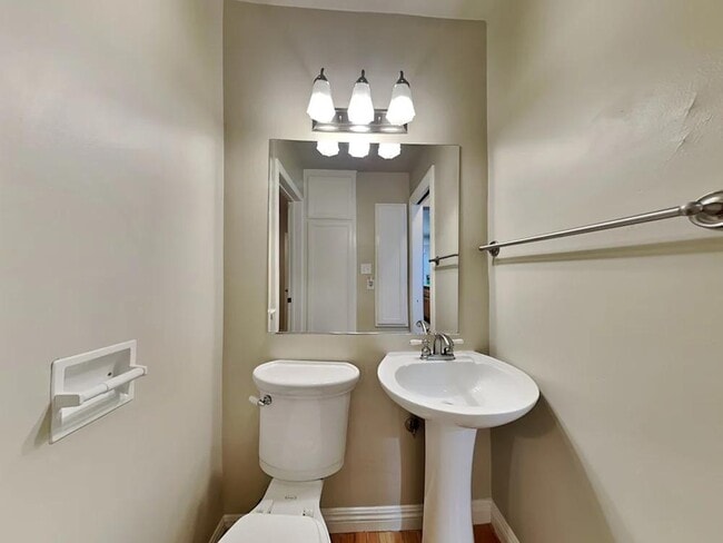 Building Photo - 4533 Albury Ave