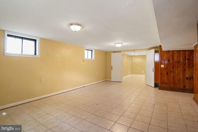 Building Photo - 6807 Dean Dr