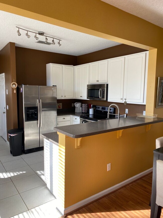 Building Photo - MOVE-IN SPECIAL!!! Townhome 3 Bedroom/2.5 Bathroom in Winter Park in a gated community