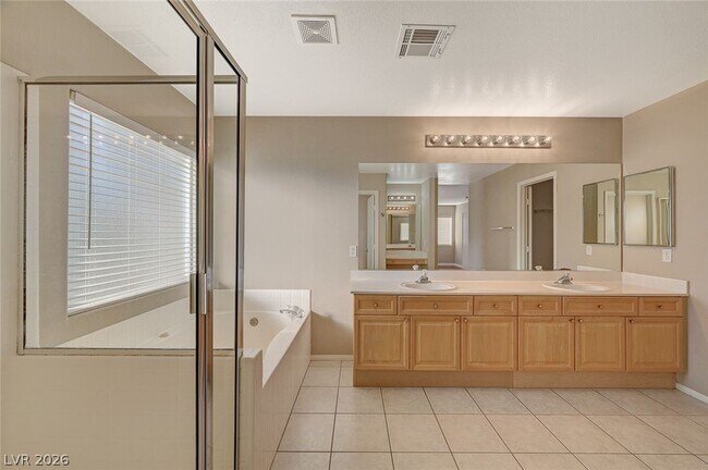 Building Photo - 121 Standing Stone St