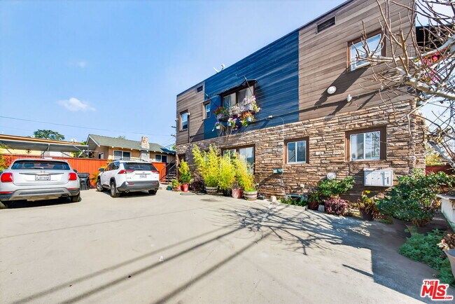 Building Photo - 5919 Lexington Ave