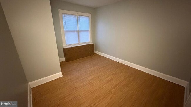 Building Photo - 5 Samuel St