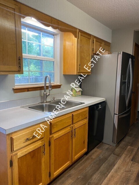 Building Photo - Move in Special!