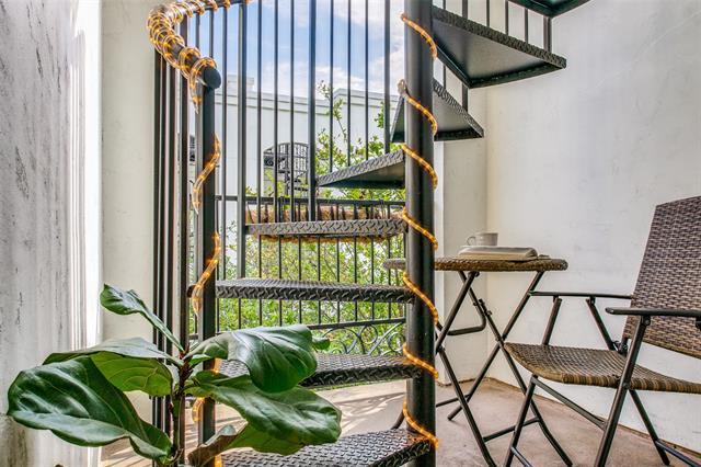 Building Photo - 3028 Carmel St