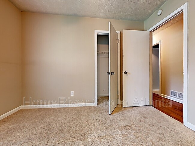 Building Photo - 302 Kings Hill Ct