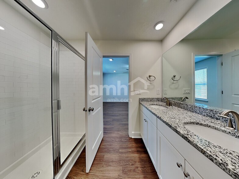 Building Photo - 4449 N Morgan Way