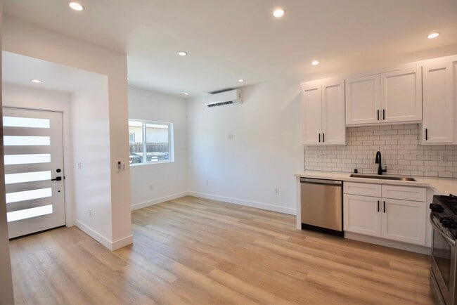 Interior Photo - 4658