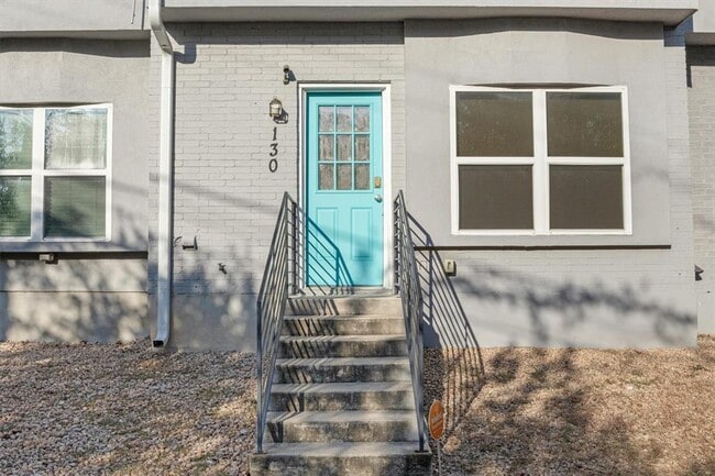 Building Photo - 6211 Manor Rd
