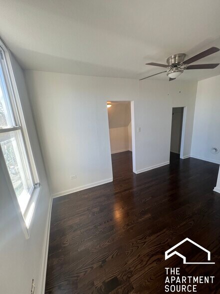 Building Photo - 3135 N Oakley Ave