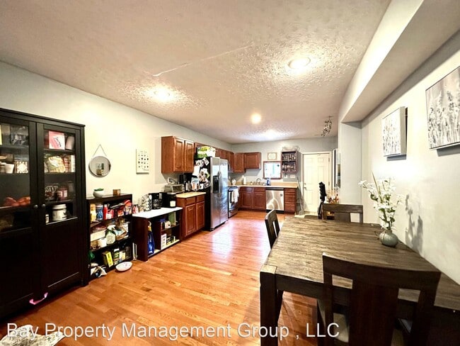 Building Photo - 3 br, 2 bath House - 1123 Race Street