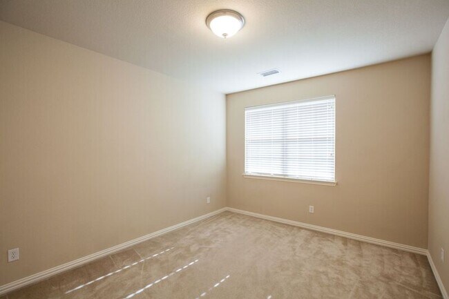 Building Photo - 528 S Greenville Ave