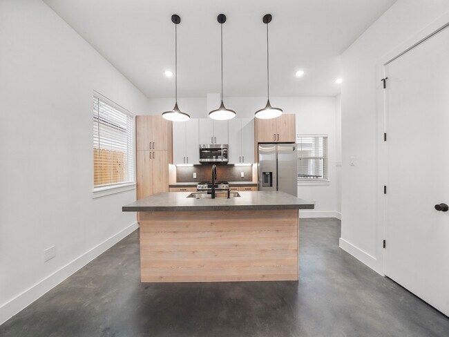 Building Photo - 7033 Avenue N