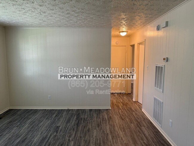 Building Photo - 1930 Lovell Rd