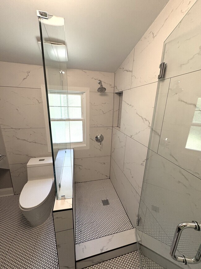 Building Photo - 1151 Rosedale Dr NE