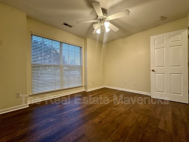 Building Photo - 1720 Hawk Run Ln