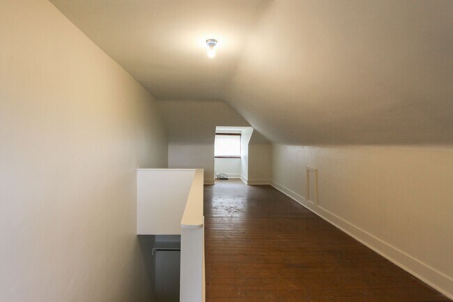 Building Photo - 514-516 McCully St.