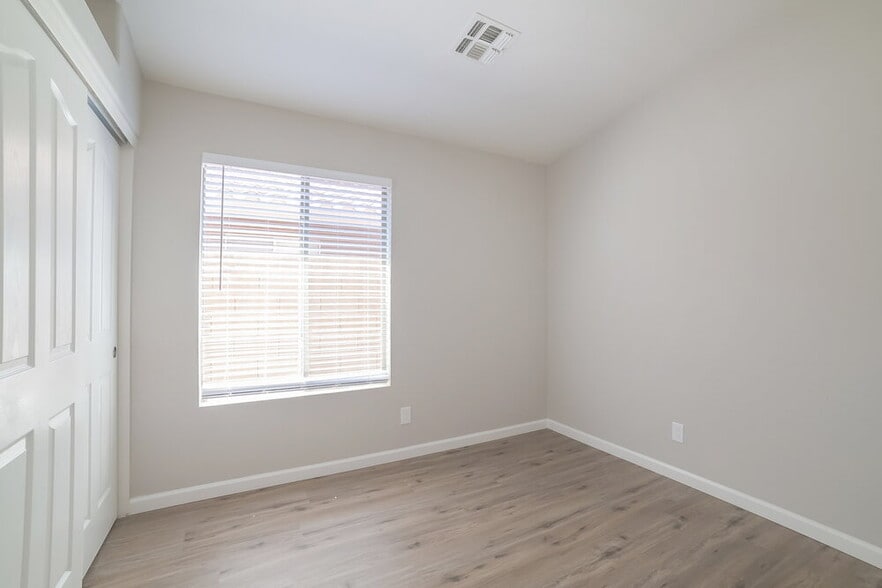 Building Photo - 8808 W Adam Ave