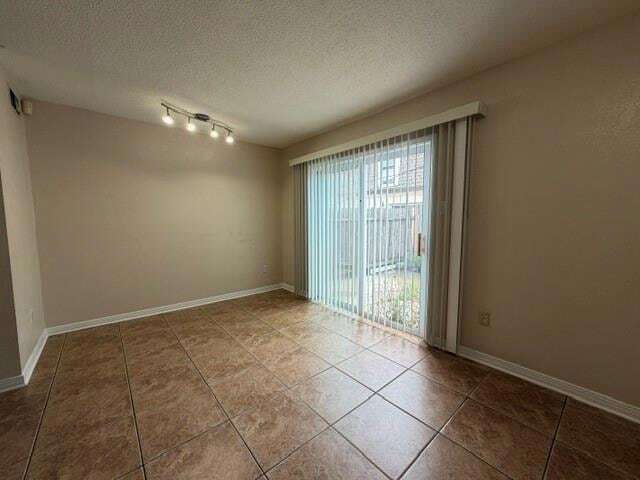 Building Photo - 1752 Newport Pl