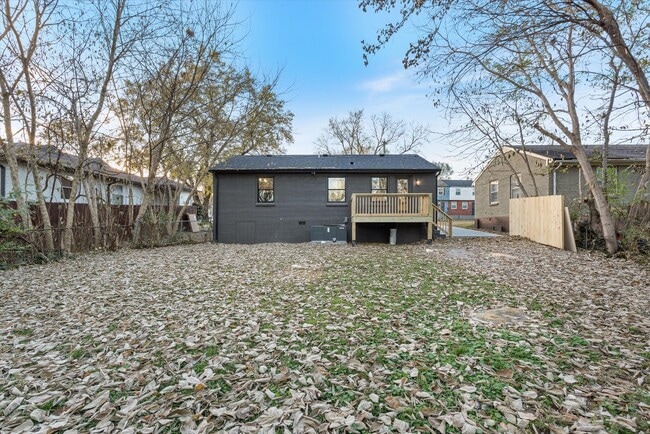 Building Photo - 603 N 5th St