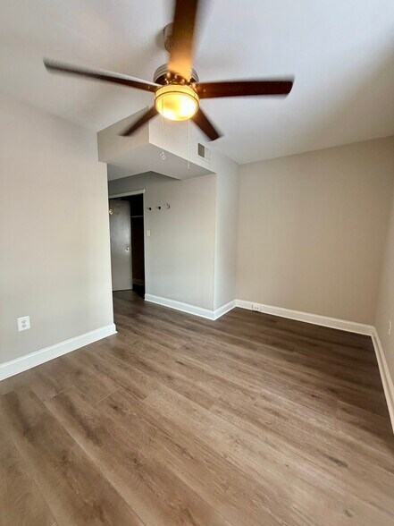 Building Photo - 107 S 41st St