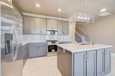 Building Photo - 617 Abadan Dr