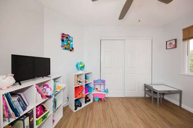 Medium Room 2 - 15-2031 32nd Ave