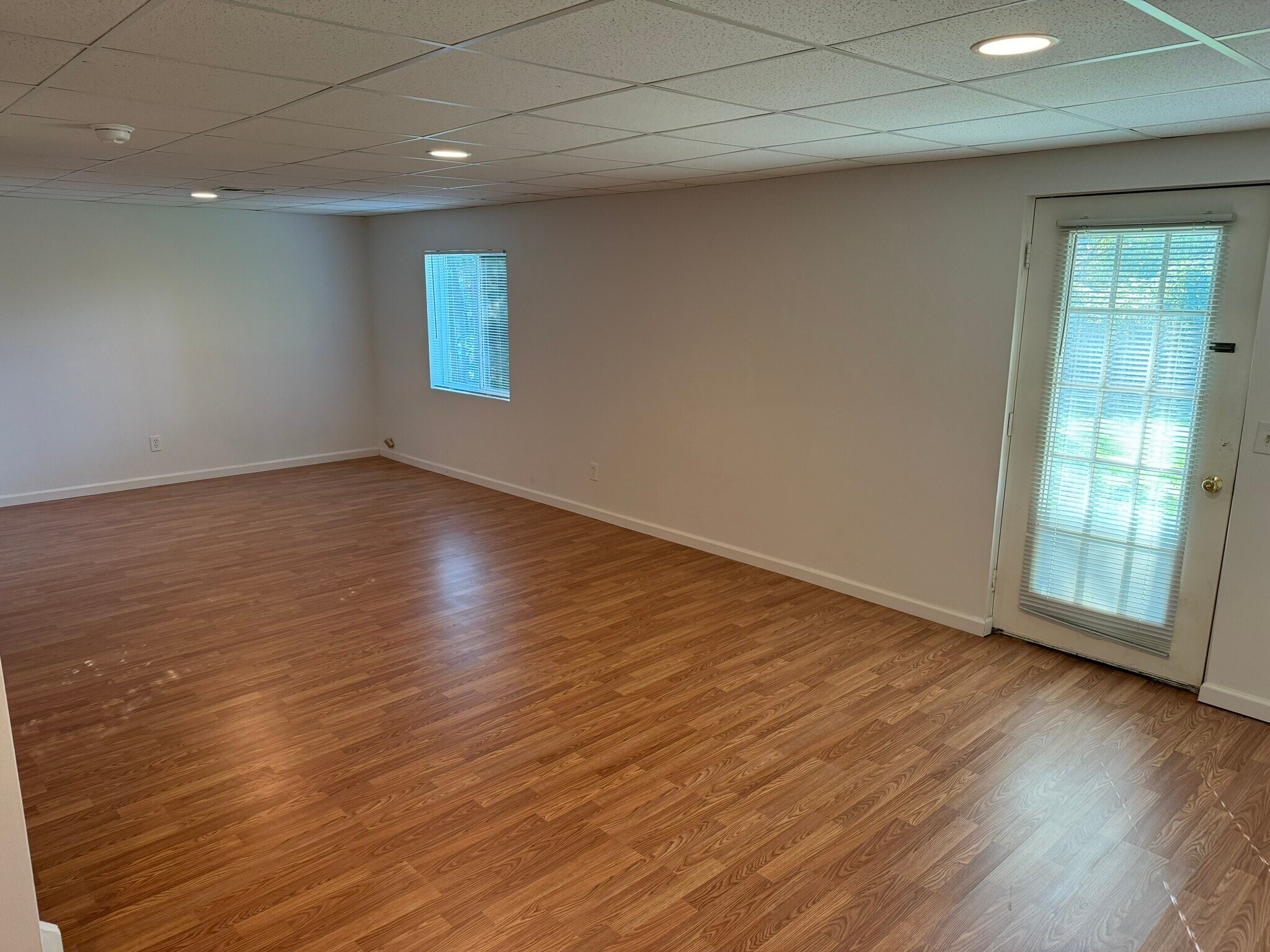 Building Photo - 716 Hilltop Ln