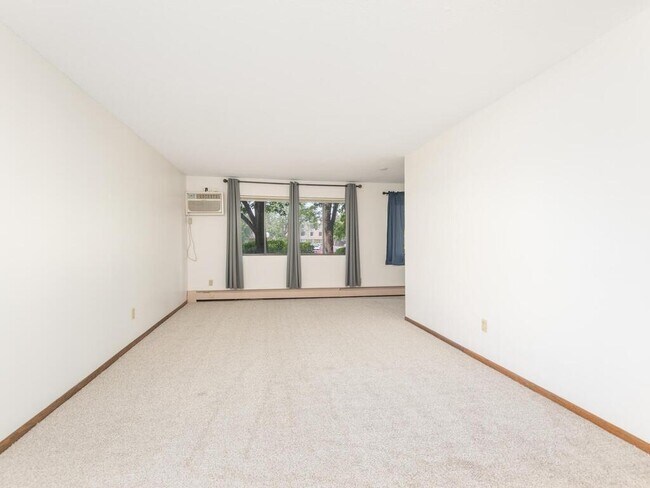 Building Photo - 4101 Parklawn Ave