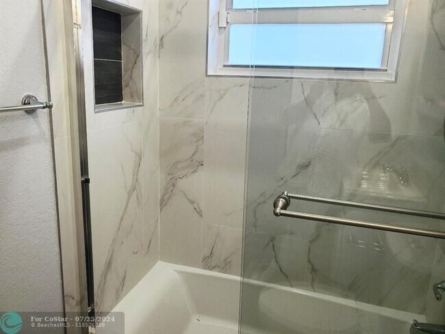 Building Photo - 2617 NW 9th Ave