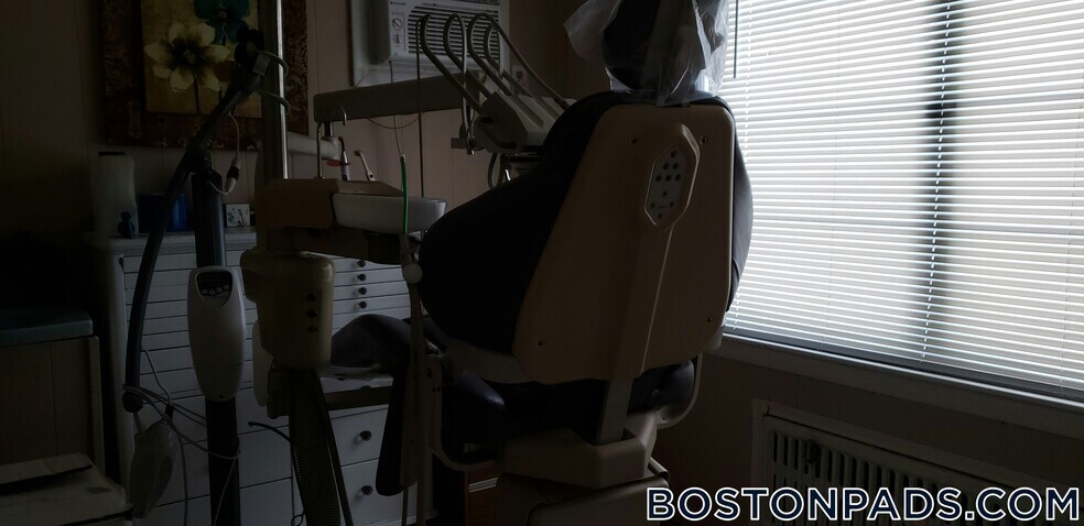 Building Photo - 522 Hancock St