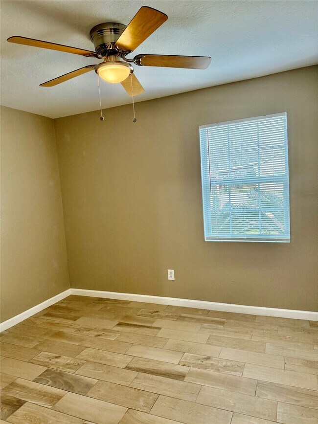 Building Photo - 7225 Hummingbird Ln