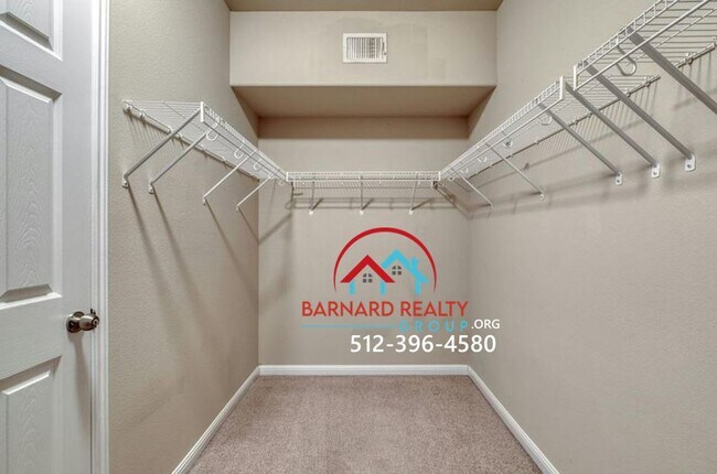 Building Photo - Available Now: 3 bed/2 Bath in Desirable B...