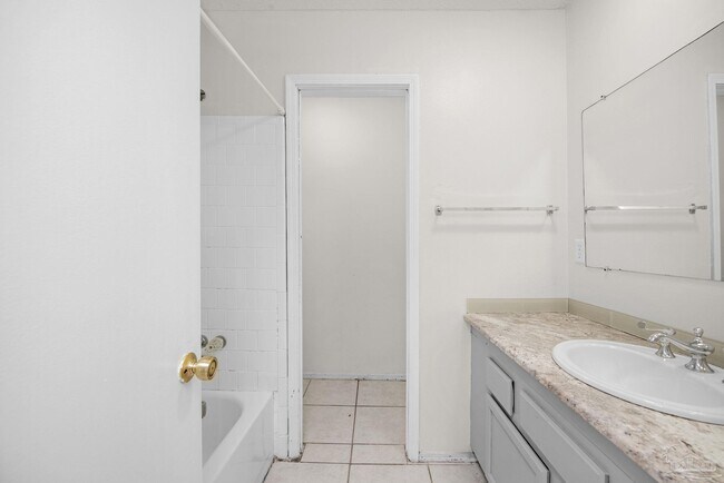 Building Photo - 1555 Green Briar Pkwy