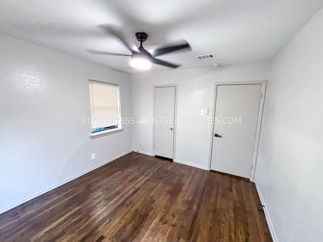 Building Photo - 621 Cedar Dr