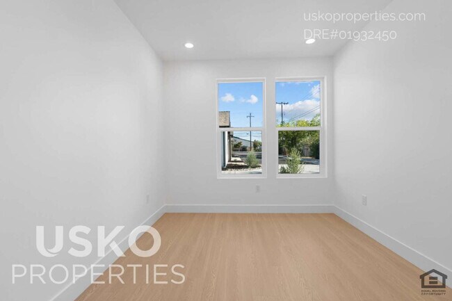 Building Photo - "Spacious 2-Bed, 2-Bath in Prime Sacrament...