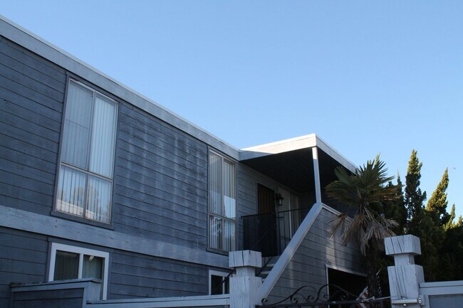 Building Photo - Move-In Ready Serra Mesa 3BR/2BA Condo, Newly Remodeled with Offstreet Parking