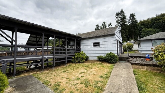 Building Photo - Lovely 3BD|1BA Home in Oregon City w/Basem...