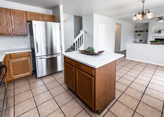 Building Photo - Newly Updated 4 Bed Home Centrally Located