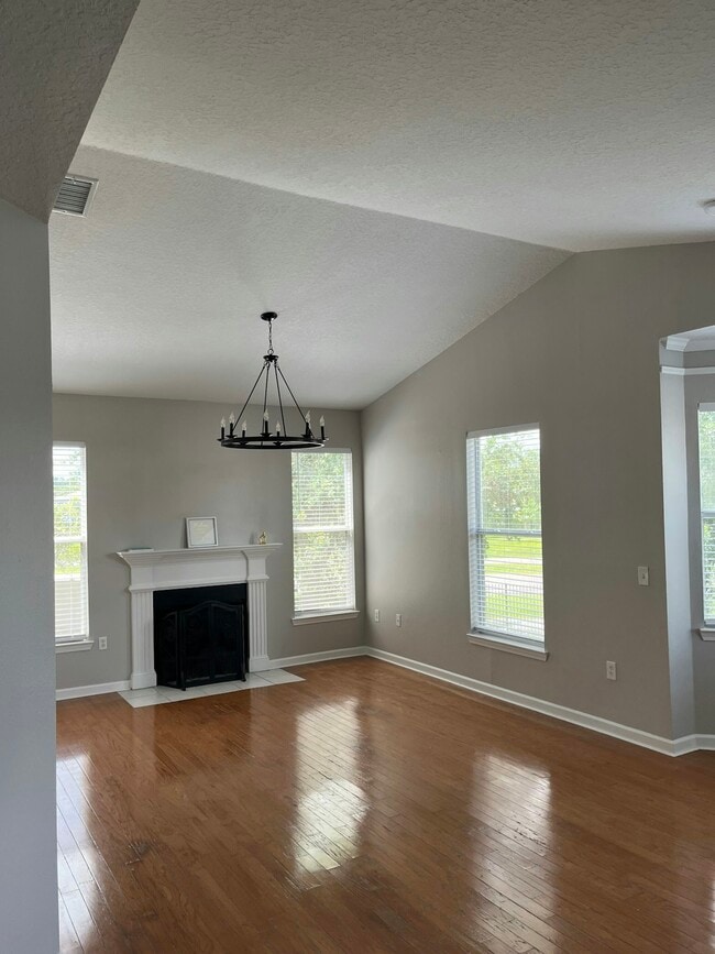 Building Photo - 18036 Villa Creek Dr