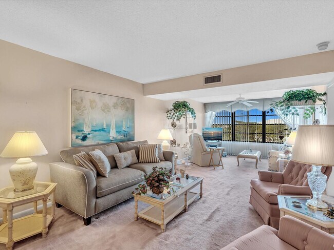 Building Photo - 6049 Balboa Cir