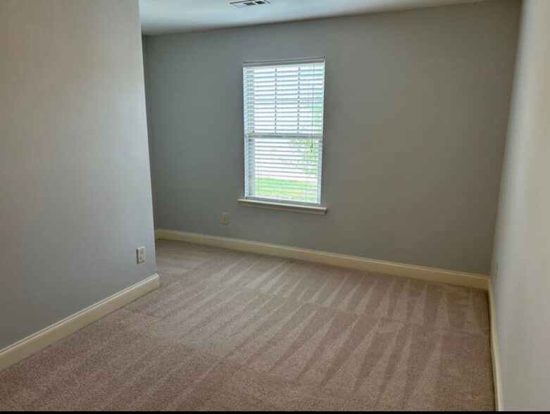 Building Photo - 735 Tulip Grove Rd