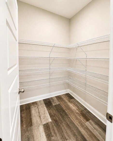 Building Photo - 451 Kinslow Ct