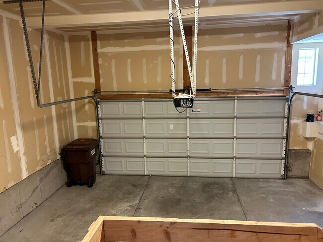 Garage - 114 W 3240 N