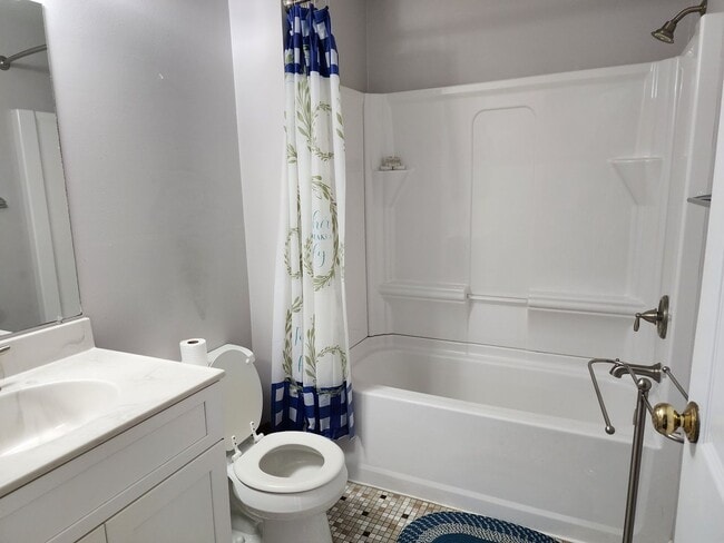Building Photo - First Floor 1 Bedroom Condo in Manheim Tow...