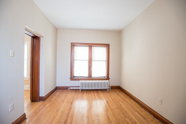 Building Photo - 1603 N Van Buren St