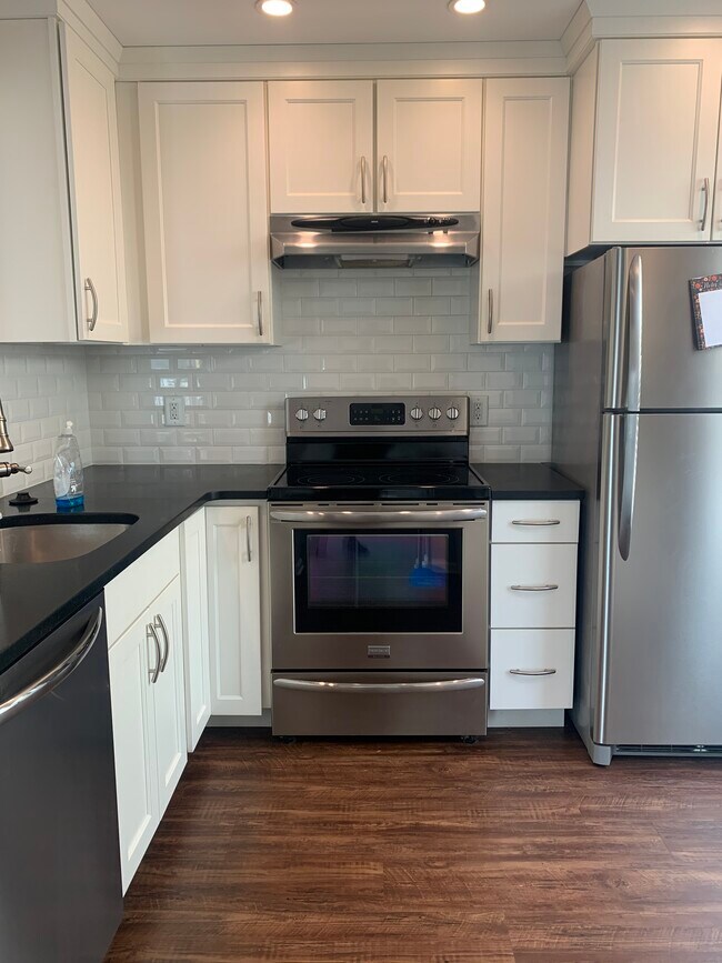 Kitchen - 793 E Parker St