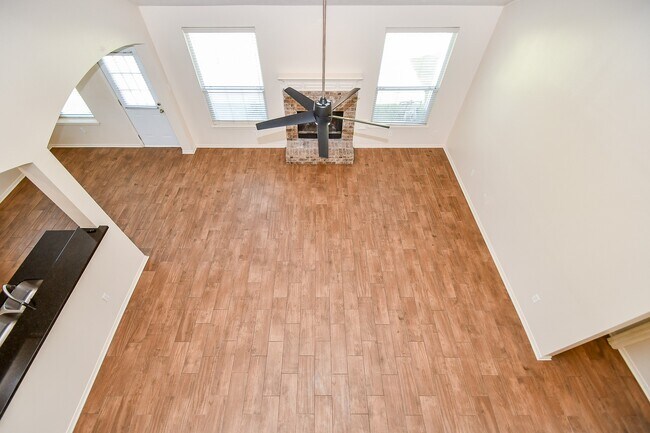 Building Photo - 1310 Lake Edinburg Ct