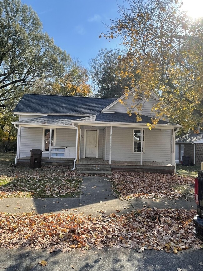 Primary Photo - 1107 Campbell St