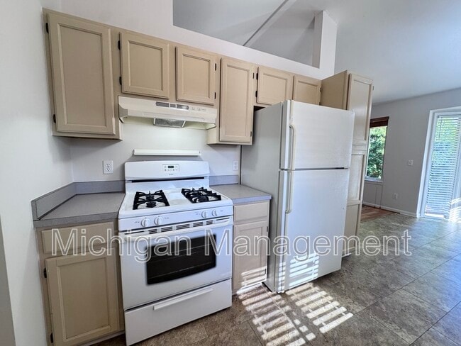 Building Photo - 173 Algansee Dr